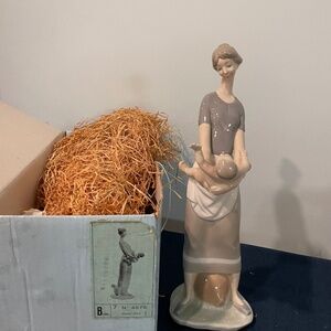 Lladro Motherhood Porceline Figurine #4575
